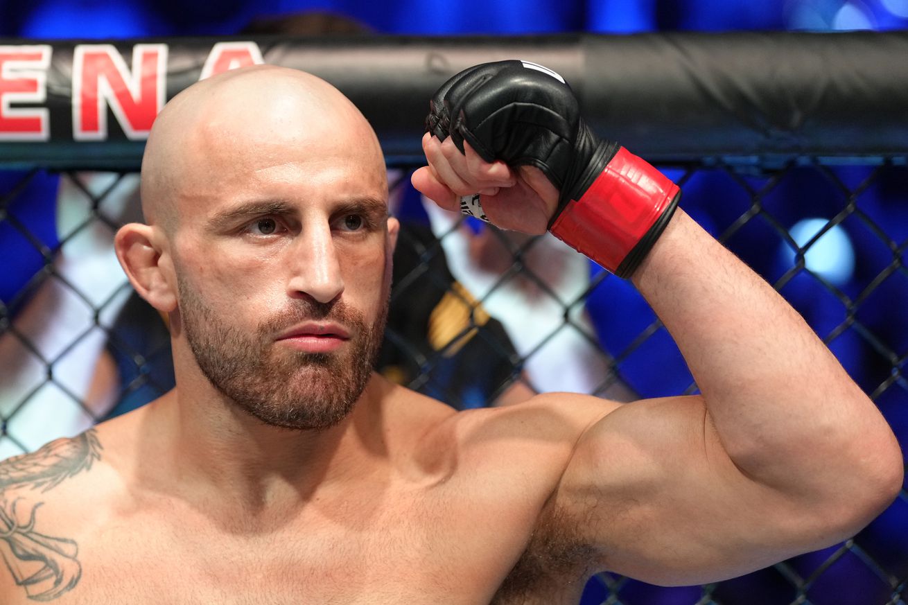 Alexander Volkanovski says he is the backup for the UFC 280 fight between Charles Oliveira and Islam Makhachev