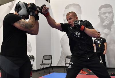 UFC Fight Night: Grasso v Araujo