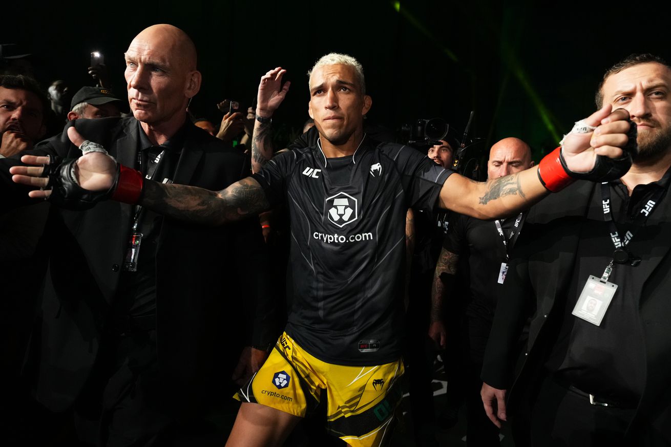 Charles Oliveira lost to Islam Makhachev at UFC 280.