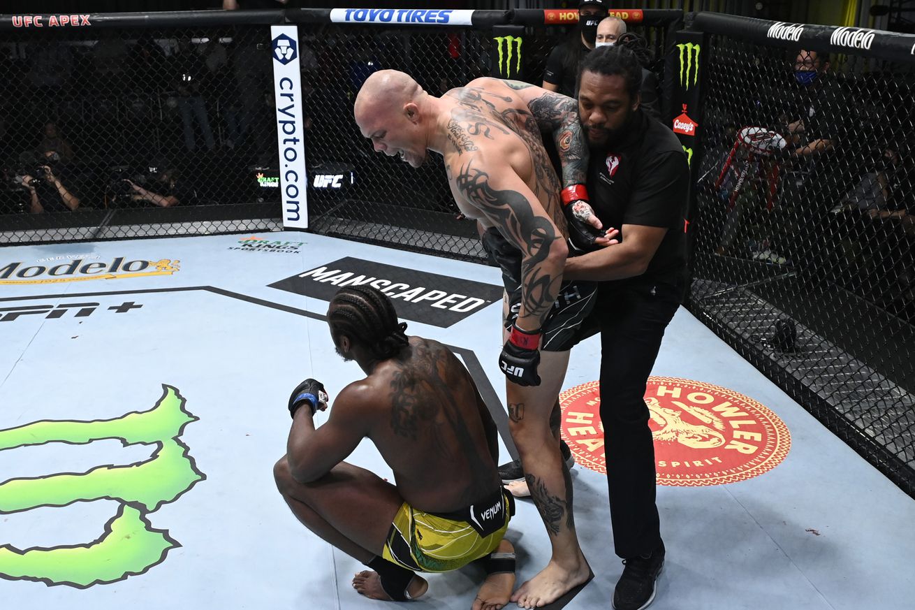 Anthony Smith had a few extra words for Ryan Spann after their match in 2021.