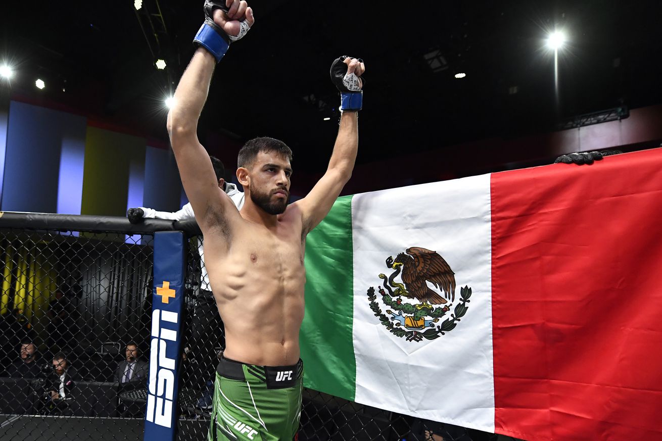 Yair Rodriguez at UFC Vegas 42. 