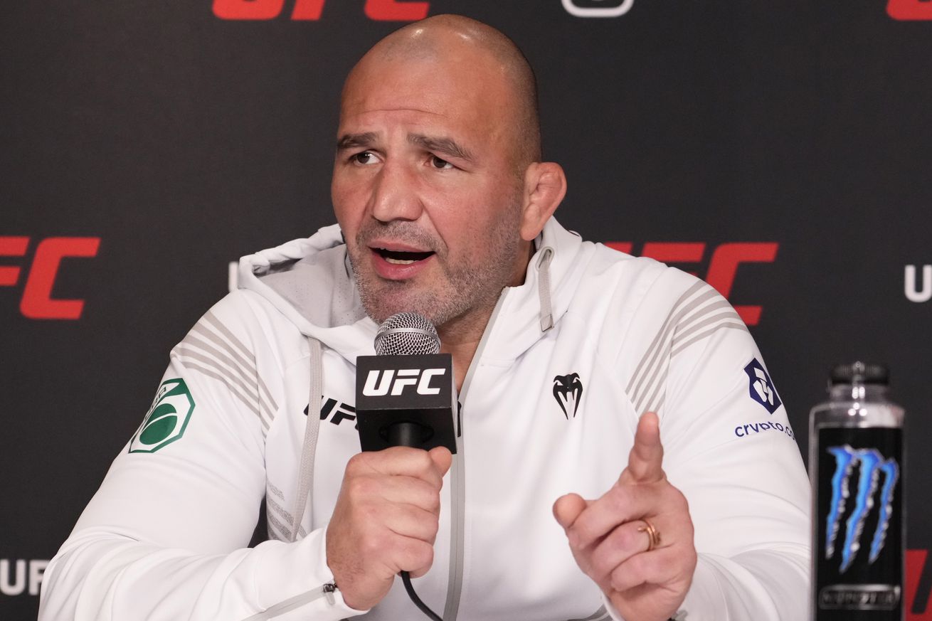 Glover Teixeira was supposed to face Jiri Prochazka at UFC 282.