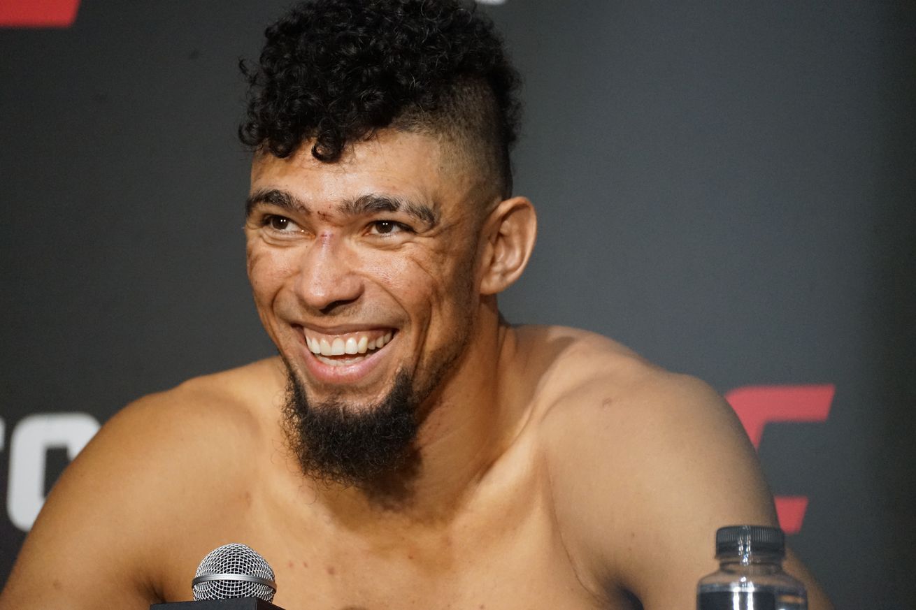 Johnny Walker defeated Ion Cutelaba at UFC 279,
