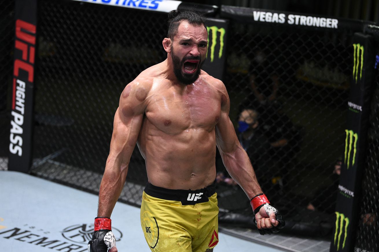 Michel Pereira defeated Santiago Ponzinibbio in May 2022.