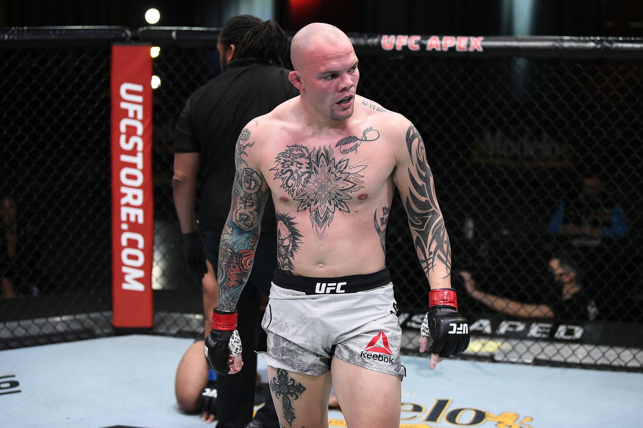 Anthony Smith at UFC Vegas 15 in 2020. 
