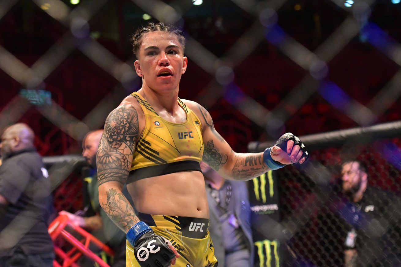 Jessica Andrade defeated Lauren Murphy at UFC 283.