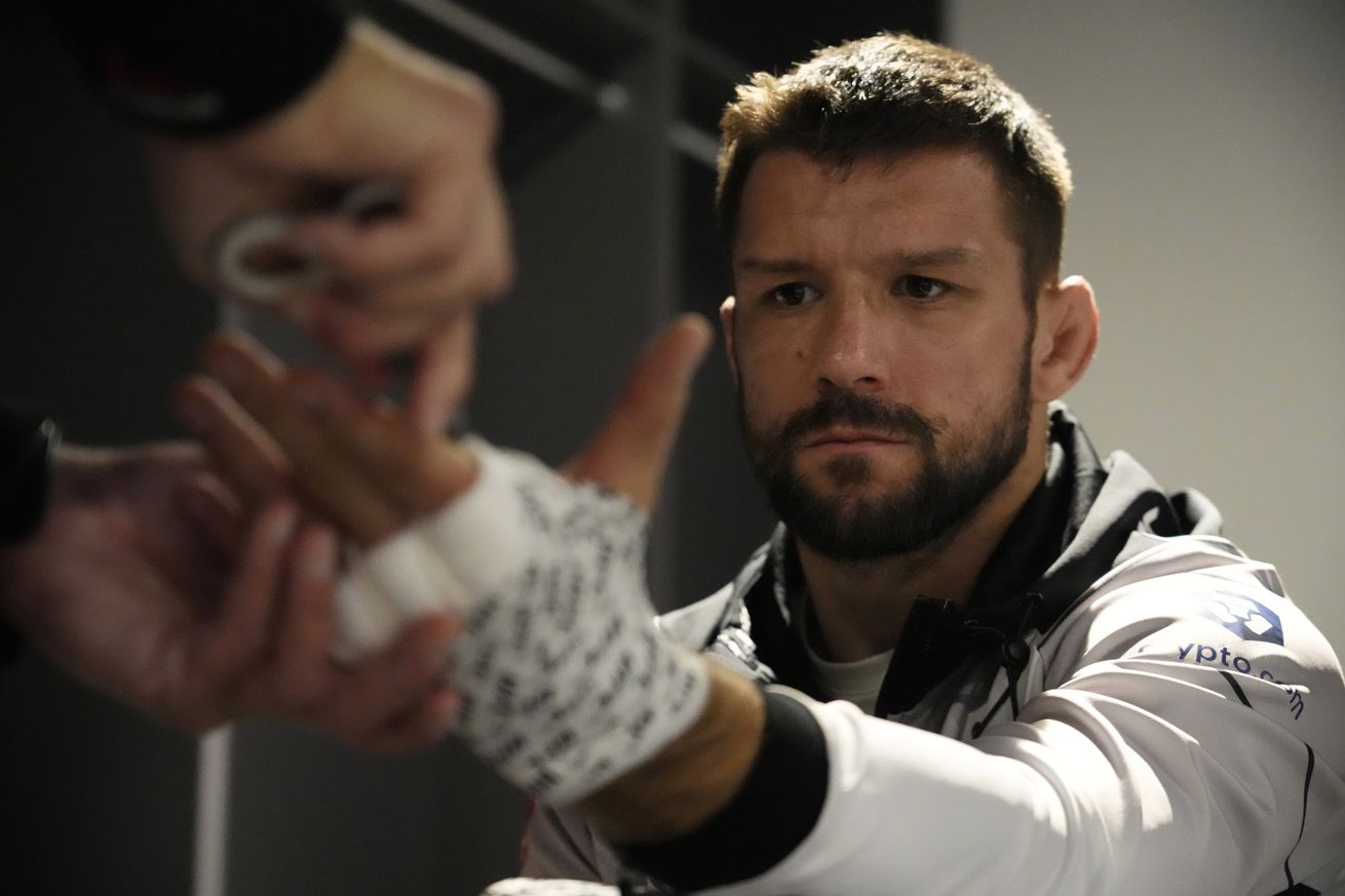 Mateusz Gamrot prepares for his bout against Beneil Dariush at UFC 280.