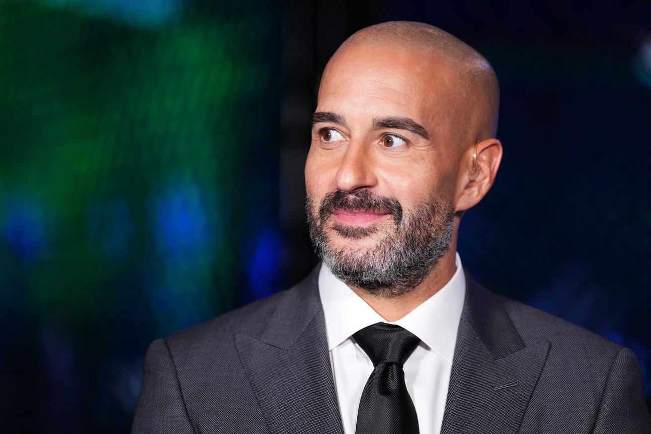 Jon Anik, cageside for UFC 280.