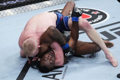 Bo Nickal chokes our Jamie Pickett at UFC 285.