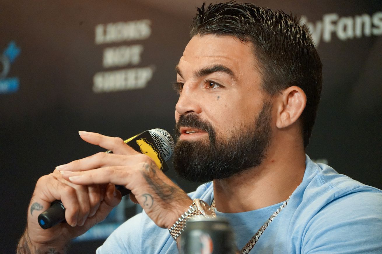 Mike Perry at KnuckleMania 4
