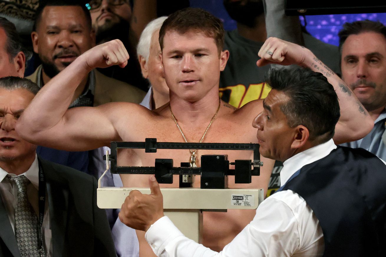 BOXING-MEX-ALVAREZ-RYDER-WEIGHING