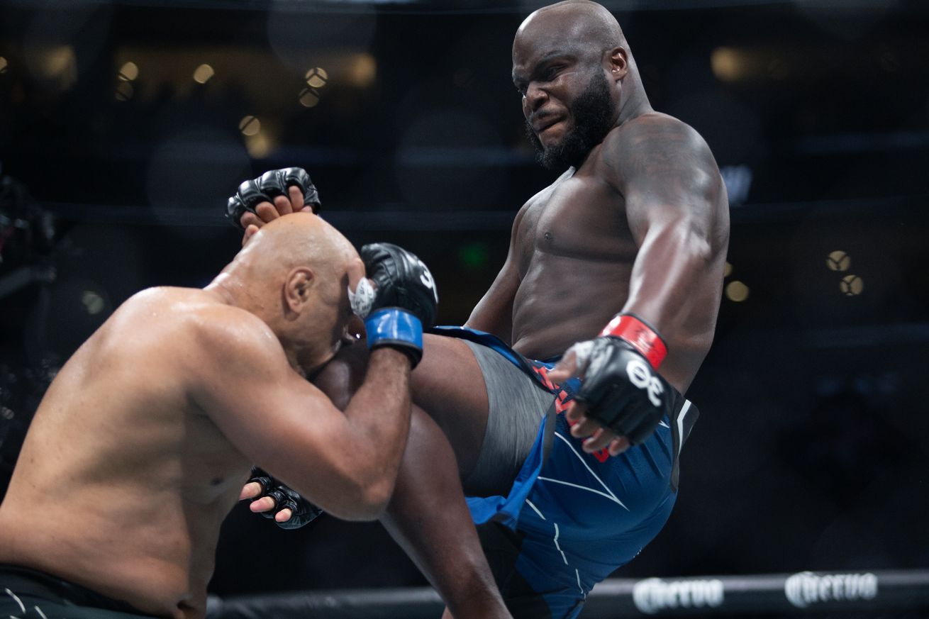 UFC St. Louis headliner Derrick Lewis lands a big knee on Rogerio de Lima.