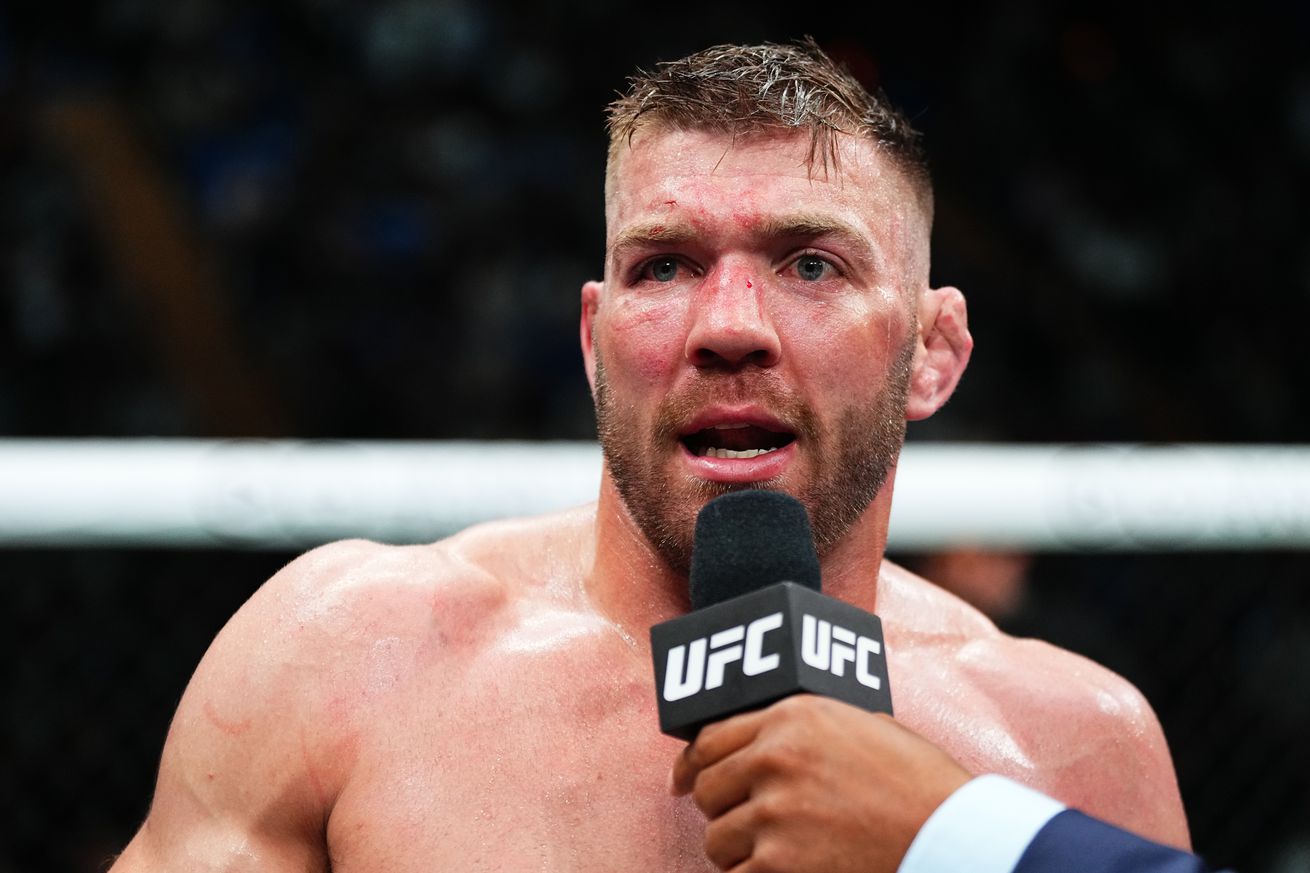 UFC 305: Du Plessis v Adesanya