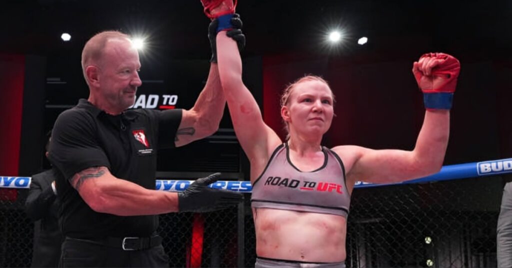 Conor McGregor presses Dana White to sign‘ Road to UFC’ star: 'Announce her signing, brother!' 2 Danni McCormack wins bloody match in Road to UFC - Highlights