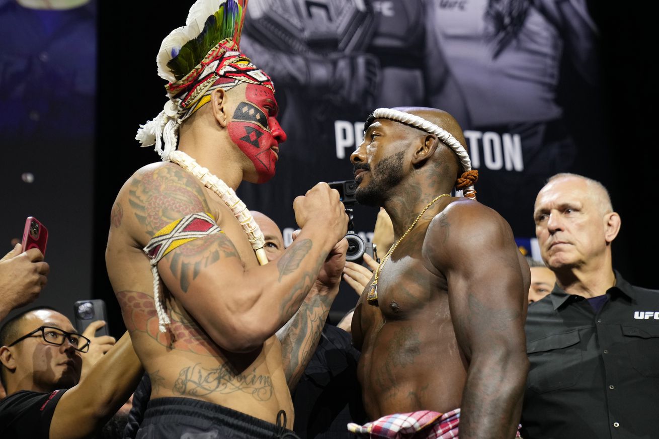 Alex Pereira and Khalil Rountree Jr. at UFC 307